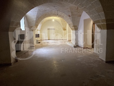 Foto Magazzino in Via Guerrieri 22, Brindisi Centro Storico di 217 m²