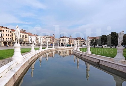Foto Ristorante a Padova Prato della Valle - Pontecorvo di 150 m²