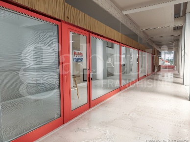 Foto Negozio in Piazza PIO X 1, Treviso San Nicolò di 100 m² con 1 locali