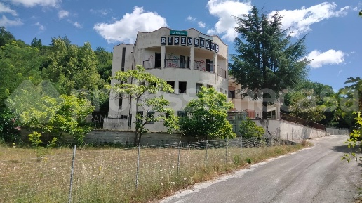 Foto Hotel in Contrada Colle Abate 999, Miranda di 2500 m² in vendita