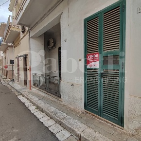 Foto Appartamento a Parabita Centro di 100 m² con 4 locali in vendita