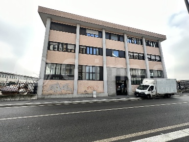 Foto Loft in Via Ernesto Teodoro Moneta 43, Milano Affori di 161 m²