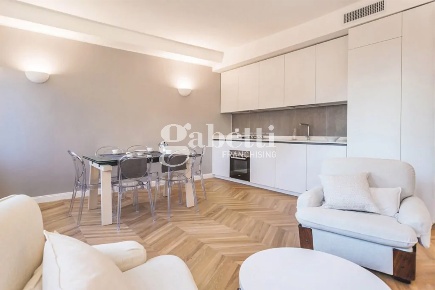 Foto Appartamento in Via della Cernaia 1, Firenze di 80 m² con 3 locali