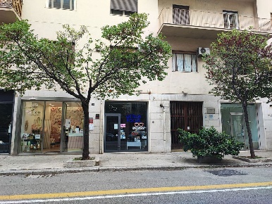 Foto Negozio in Via Sciuti 57, Palermo Notarbartolo - Sciuti di 40 m²