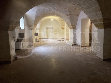 Foto Magazzino in Via Guerrieri 22, Brindisi Centro Storico di 217 m²