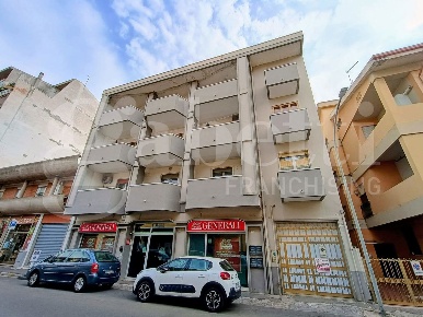 Foto Appartamento a Oristano Centro di 275 m² con 6 locali in vendita