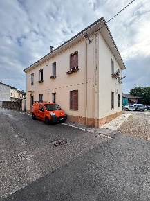 Foto Casa indipendente a Crespiatica Centro di 160 m² con 5 locali