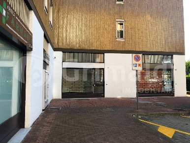 Foto Negozio in Via Resistenza 12/F, Opera Centro di 32 m² in affitto