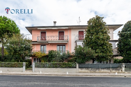 Foto Villa a schiera a Cervia di 240 m² con 5 locali in vendita