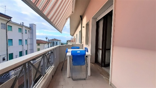 Foto Appartamento a Massa Marina di Massa Centro di 60 m² con 3 locali