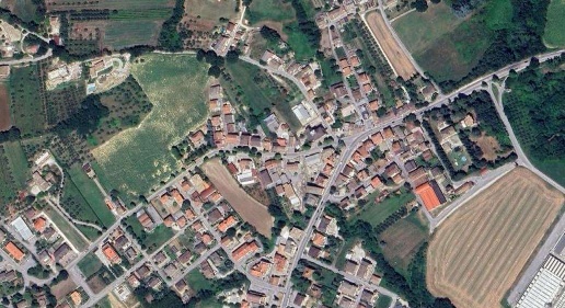 Foto Negozio in Largo Faleria, Falerone Piane di 147 m² con 1 locali