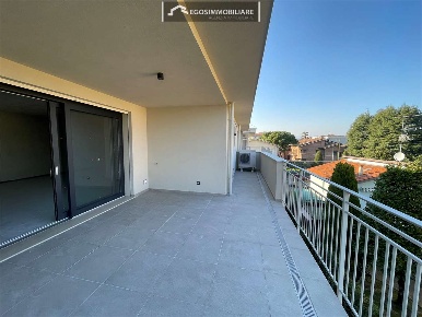 Foto Attico in Via Sirmione 21, Desenzano del Garda Desenzano Centro