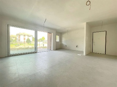 Foto Appartamento in Via Parini, Lomazzo Centro di 98 m² con 2 locali