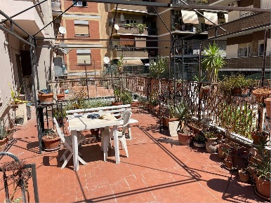 Foto Appartamento in Via Vacuna, Roma di 75 m² con 4 locali in affitto