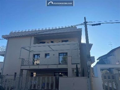 Foto Appartamento in Via Sirmione 21, Desenzano del Garda Desenzano Centro