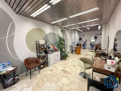 Foto Negozio in Via Roma 35, Arluno Centro di 90 m² con 2 locali in vendita