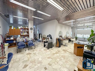 Foto Negozio in Via Roma 35, Arluno Centro di 90 m² con 2 locali in vendita