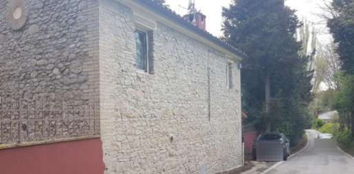 Foto Casa indipendente in Via Cairo, Mombaroccio di 195 m² con 6 locali