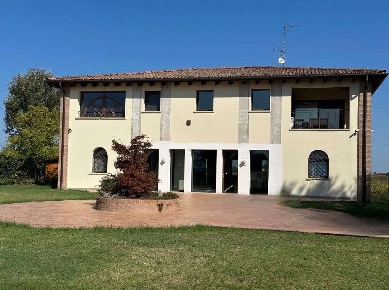 Foto Rustico a Castelfranco Emilia di 405 m² con 12 locali in vendita