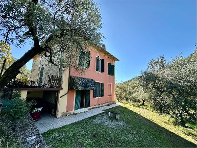 Foto Villa unifamiliare in Via di Mastiano e Gugliano 2138, Lucca di 220 m²