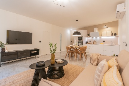 Foto Appartamento in Via Regina, Carate Urio Centro di 115 m² con 2 locali