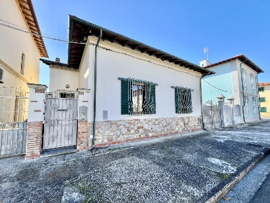 Foto Villa unifamiliare in Via dell'Ordine di Santo Stefano, Pisa di 225 m²