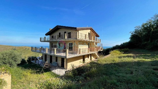 Foto Appartamento a Silvi Silvi Alta di 688 m² in vendita