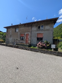 Foto Villa singola in VIA ABBIO  27, Vobarno Centro di 250 m² con 8 locali