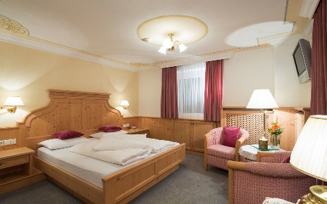 Foto Attività commerciale in Via Vittorio Emanuele II, Lucca di 160 m²