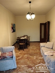 Foto Appartamento a San Polo d'Enza Centro di 110 m² con 6 locali