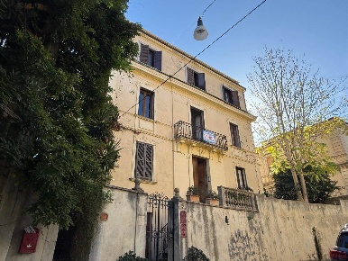 Foto Appartamento a Cosenza Centro Storico di 429 m² con 16 locali