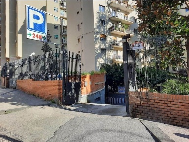 Foto Garage a Napoli Mergellina - Piedigrotta di 354 m² in vendita