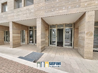 Foto Attività commerciale in VIA SARAGAT, Matera Centro di 58 m² in affitto