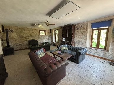 Foto Case semi ndipendenti a San Ginesio di 244 m² con 6 locali in vendita