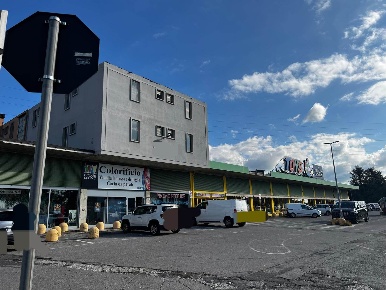 Foto Attività commerciale in VIA TONALE 3, Pedrengo Centro di 2004 m²