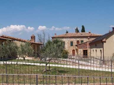 Foto Rustico a Asciano di 715 m² con 40 locali in vendita