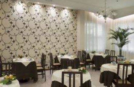 Foto Hotel a Rimini di 1100 m² con 37 locali in vendita