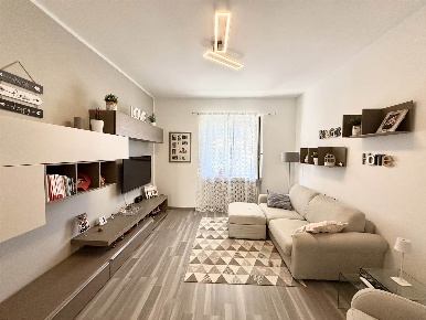 Foto Appartamento in Via Sottomonte, Laives Centro di 83 m² con 3 locali