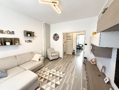 Foto Appartamento in Via Sottomonte, Laives Centro di 83 m² con 3 locali