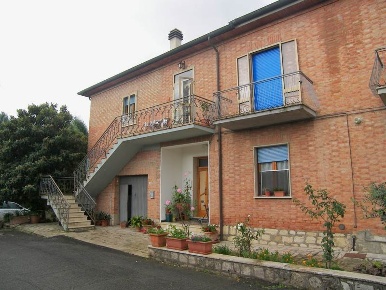 Foto Villa bifamiliare a Torrita di Siena Centro di 175 m² con 12 locali