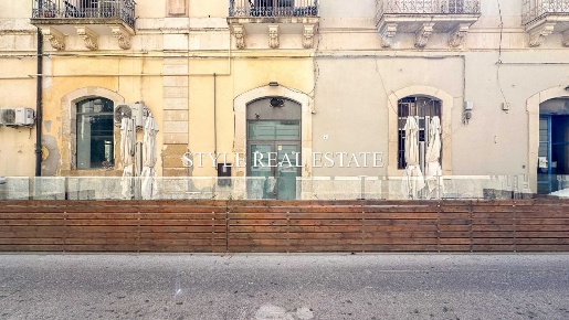 Foto Attività commerciale in Via Malta 25, Siracusa di 117 m² in vendita