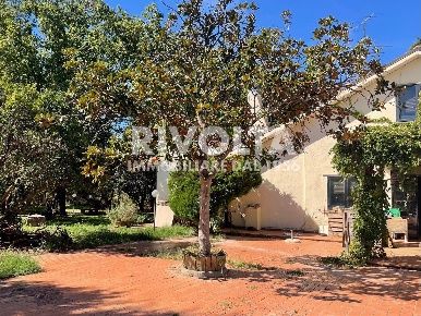 Foto Villa unifamiliare in strada signorino, Viterbo di 350 m² in vendita