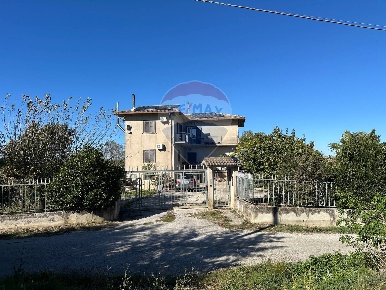 Foto Casa indipendente in c/da Pescare, Fragneto Monforte di 254 m²