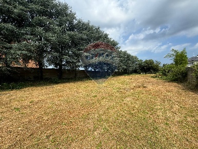 Foto Terreno residenziale in via garibaldi, Nerviano Centro di 3240 m²