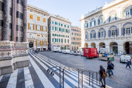 Foto Locale commerciale in Via Di Scurreria, Genova Caricamento di 120 m²