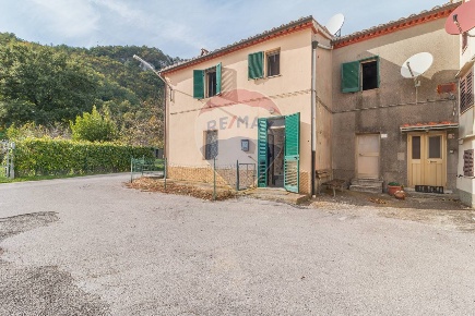 Foto Appartamento a Semproniano Cellena di 130 m² con 5 locali in vendita