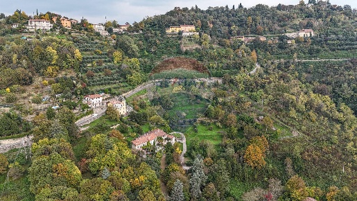 Foto Rustico in Via Fontana, Bergamo Colli di 421 m² con 5 locali