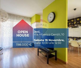 Foto Appartamento in Via Alberico Gentili, Jesi di 100 m² con 6 locali