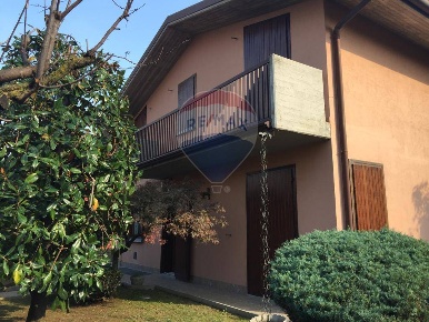 Foto Villa a schiera in Via San Carlo, Lallio di 150 m² con 3 locali