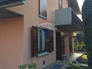 Foto Villa a schiera in Via San Carlo, Lallio di 150 m² con 3 locali